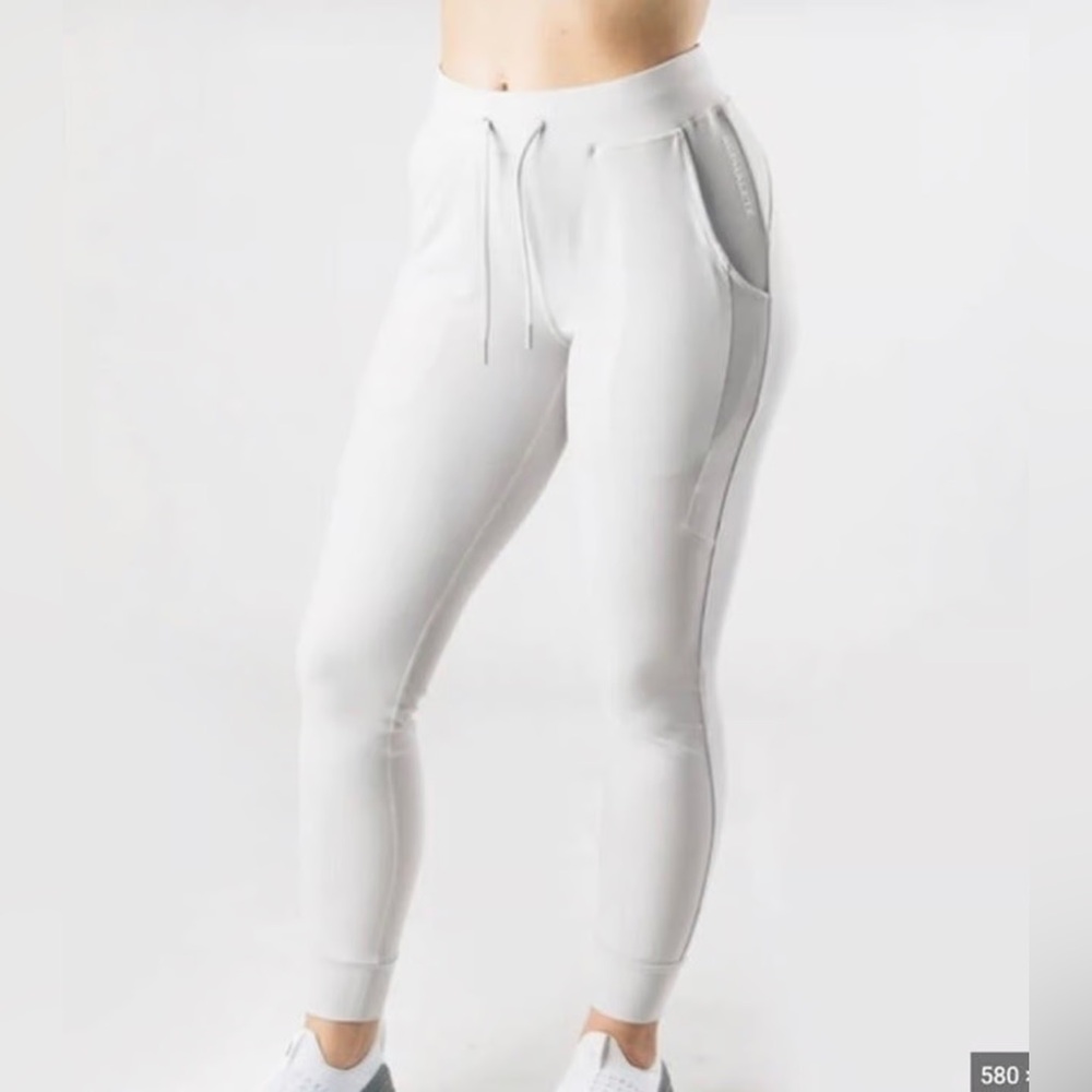 Alphalete Premium Light Grey Joggers. Women’s XS. New with tags.